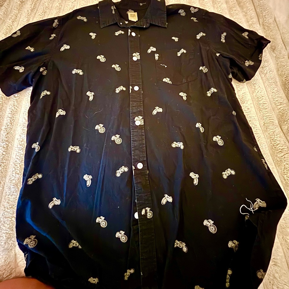 True Craft Black Short-Sleeve Button-Down Shirt with White Motorcycle Motif